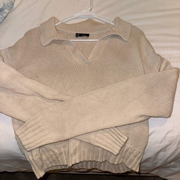 GAP Sweaters - GAP Cream V-Neck Women's Sweater